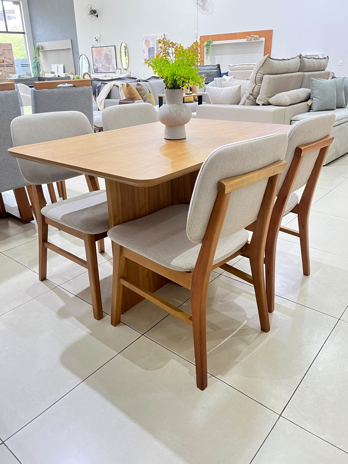 Mesa 1,20x80 com 4 cadeiras
